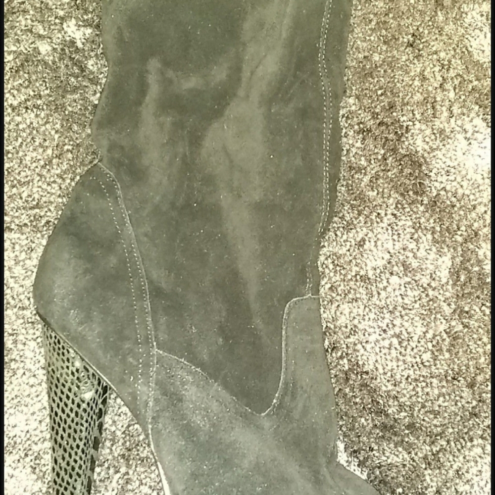 Boots - Picture 2 of 3